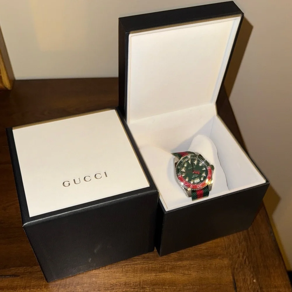 Gucci Green and Red Luxury Watch - Picture 3 of 5